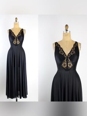 VTG 70s Olga #9687 Old Hollywood Full Sweep Lace Maxi Nightgown in Black, Medium